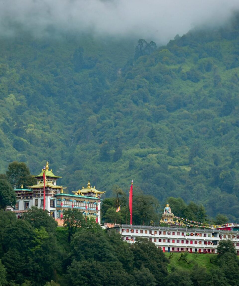 dirang-monastery-golden-roof