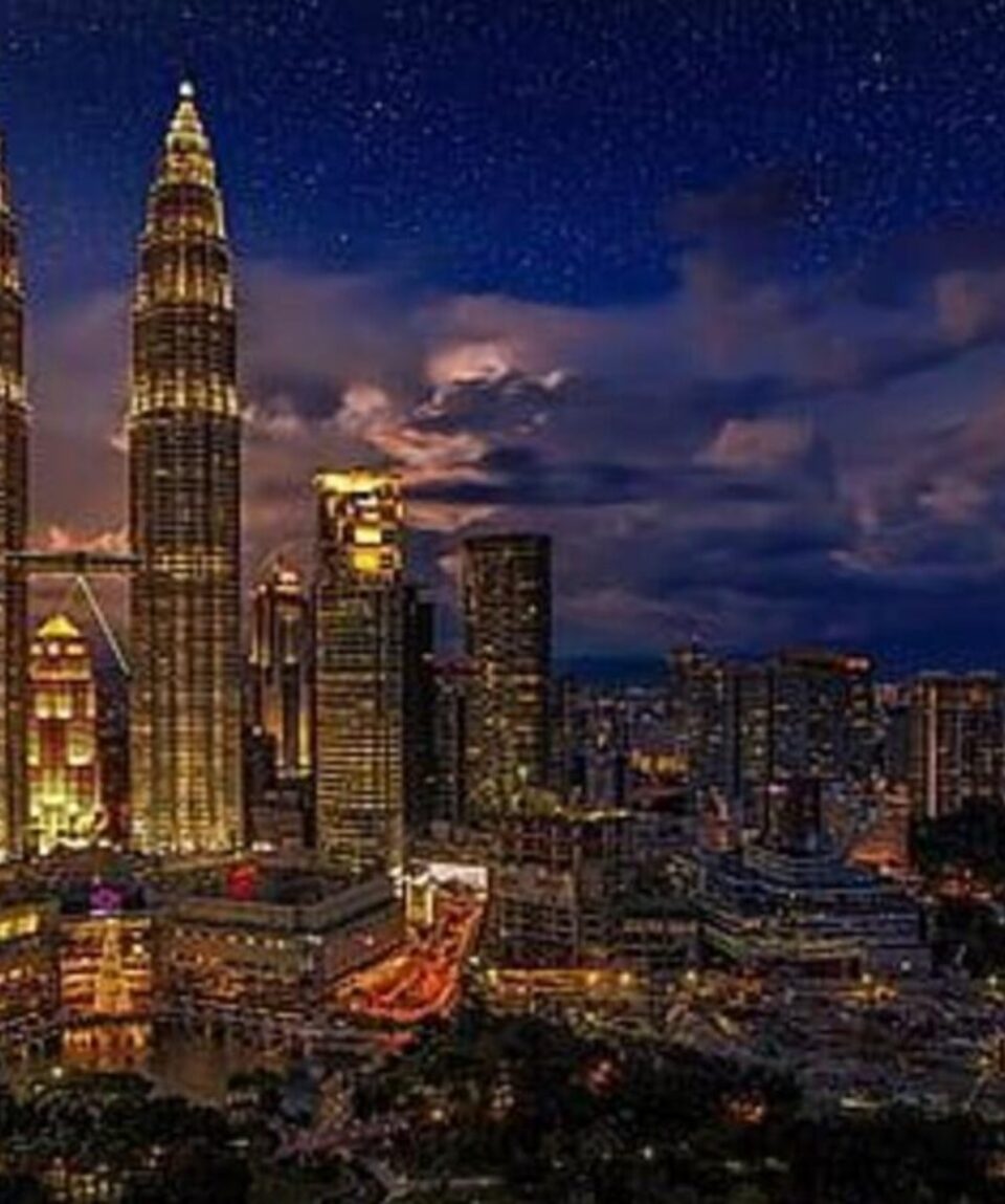 malaysia-petronas-towers-kuala-lumpur-night
