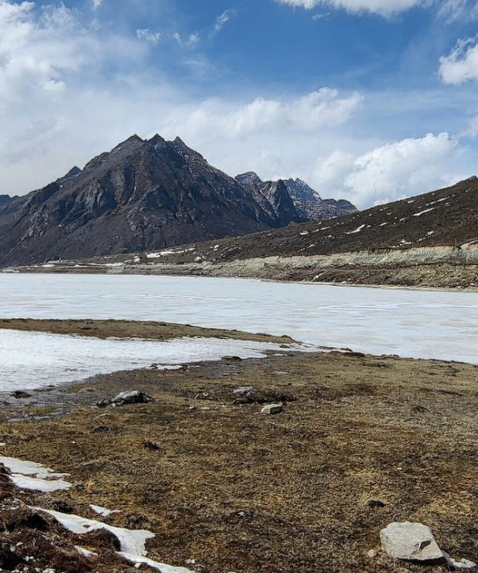 sela-lake-frozen-winter
