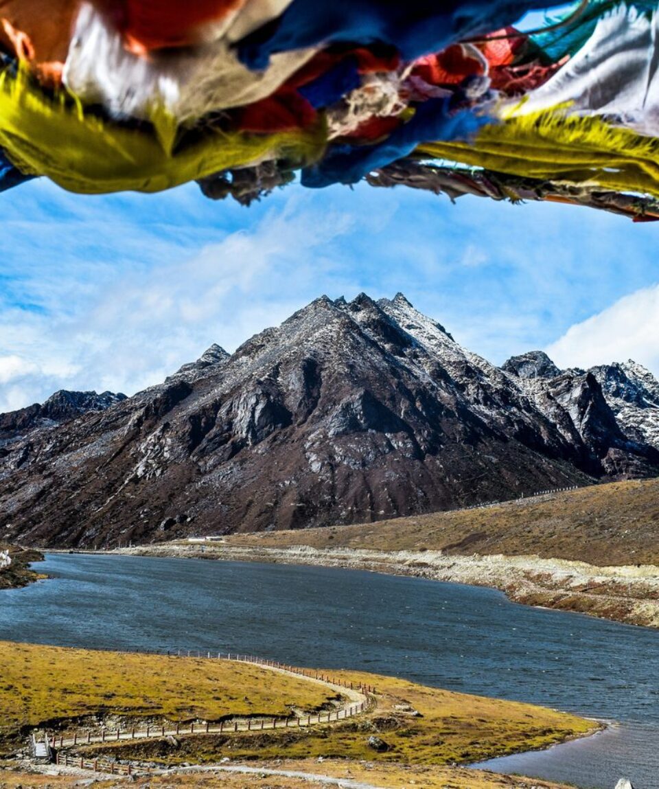 sela-pass-prayer-flags-peak